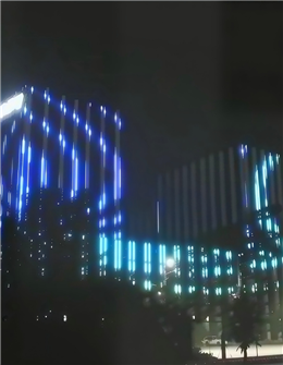 厦门工商管理学校体育馆灯光亮化：3000米DMX512线条灯勾勒现代学府光影韵律
